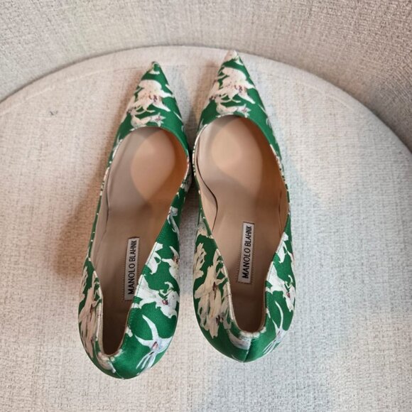Manolo Blahnik Silk Fliral Print Pump - Picture 2 of 6